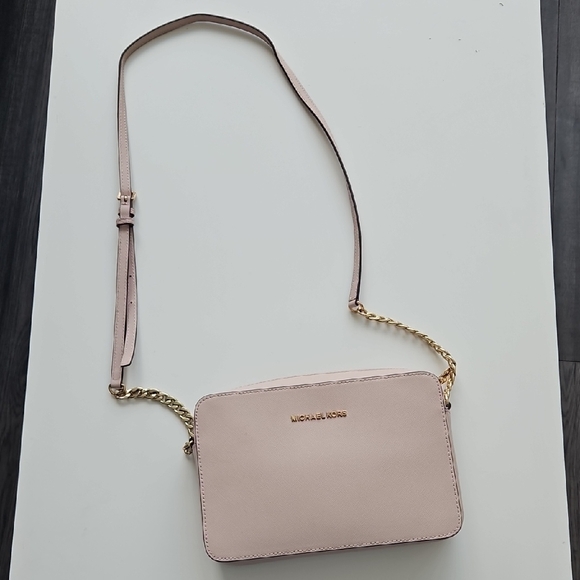 Michael Kors Handbags - Michael Kors Blush Crossbody Bag with Gold Chain